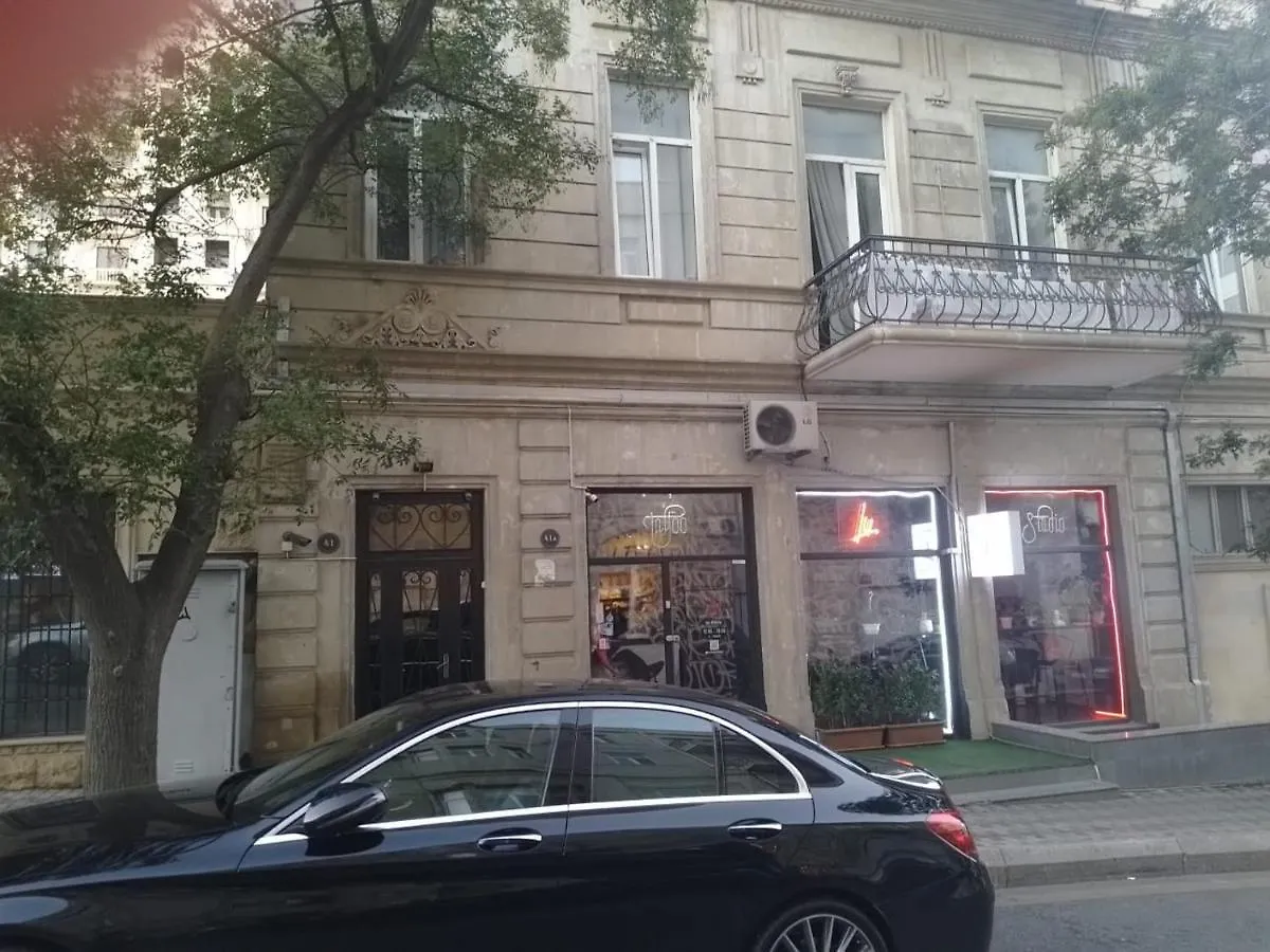 Xoroshaya Kvartira Na Torqovum Baku